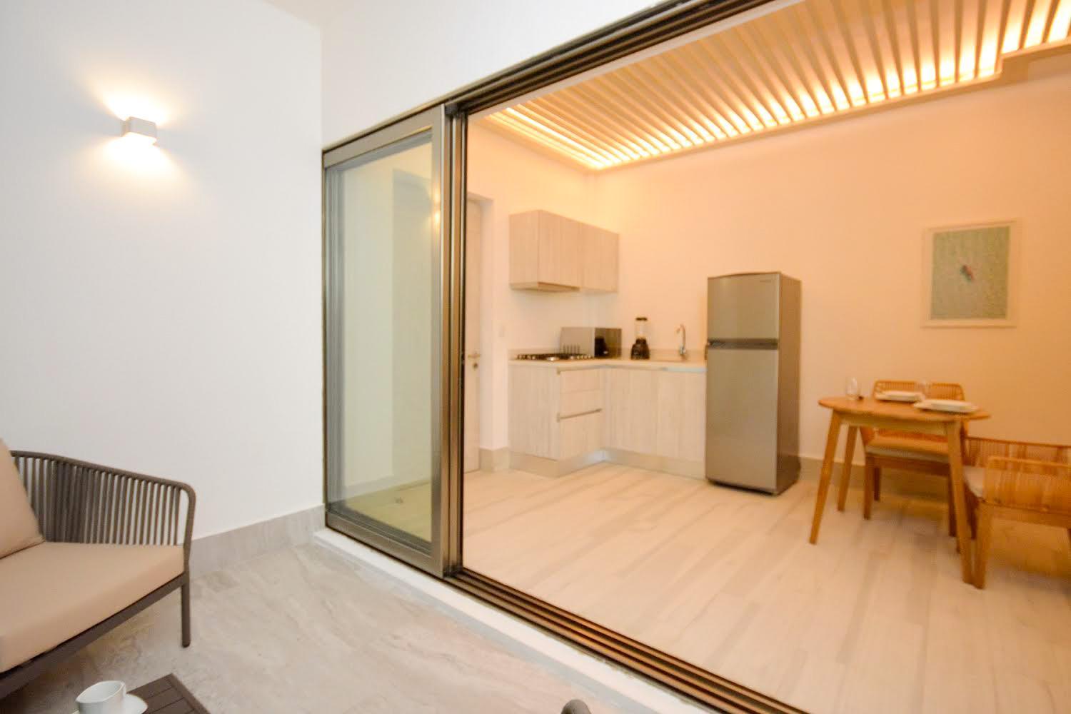 1br Steps From The Beach!